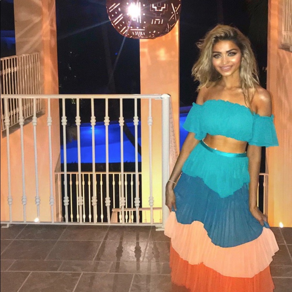 Vici ruffle set